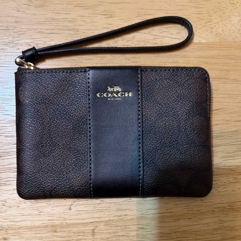 COACH Signature Corner Zip Wristlet NWT - Picture 3 of 7